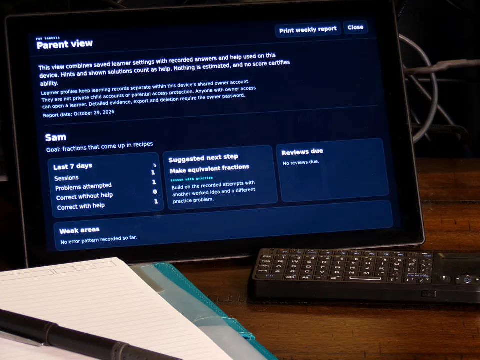 PHNTM One mostrando o Parent view de um aluno de exemplo: uma sessão, um problema resolvido com ajuda, o próximo passo sugerido e o aviso de que nada é estimado